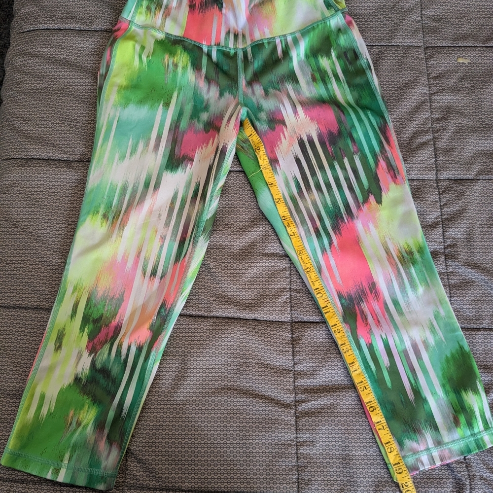 Athleta Wailea Chaturanga Capri Tights leggings.
